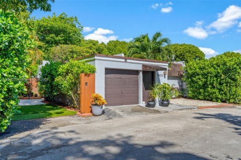 Adosado en venta en Hialeah, Florida, 3 dormitorios, 128.76 m2 № 1929337 - foto 3