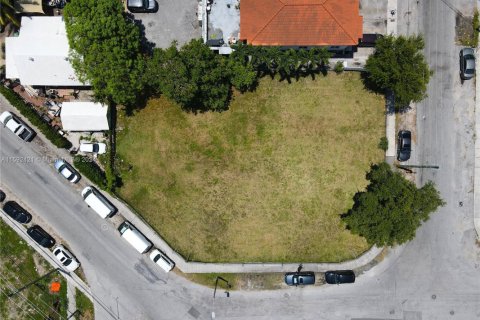 Commercial property in Miami, Florida № 1714821 - photo 2