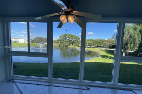 Copropriété à louer à Coconut Creek, Floride: 2 chambres, 107.4 m2 № 1710142 - photo 3