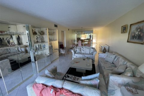 Copropriété à louer à Coconut Creek, Floride: 2 chambres, 107.4 m2 № 1710142 - photo 7