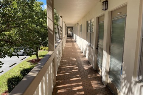 Copropriété à louer à Coconut Creek, Floride: 2 chambres, 107.4 m2 № 1710142 - photo 23