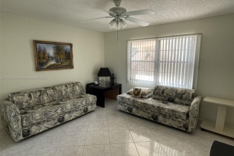 Copropriété à louer à Coconut Creek, Floride: 2 chambres, 107.4 m2 № 1710142 - photo 17
