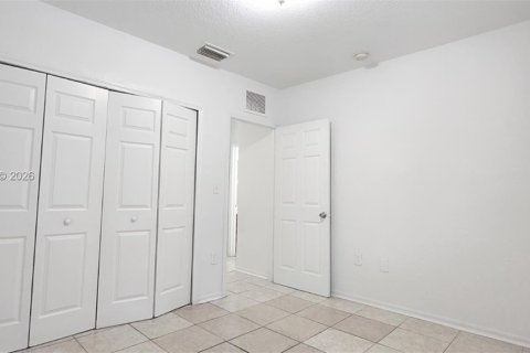 Townhouse in Florida City, Florida 4 bedrooms, 167.13 sq.m. № 2011417 - photo 28