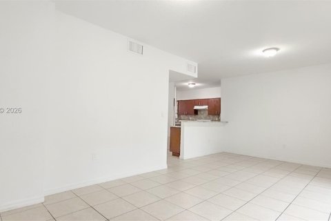 Townhouse in Florida City, Florida 4 bedrooms, 167.13 sq.m. № 2011417 - photo 18