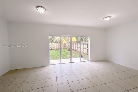 Townhouse in Florida City, Florida 4 bedrooms, 167.13 sq.m. № 2011417 - photo 9