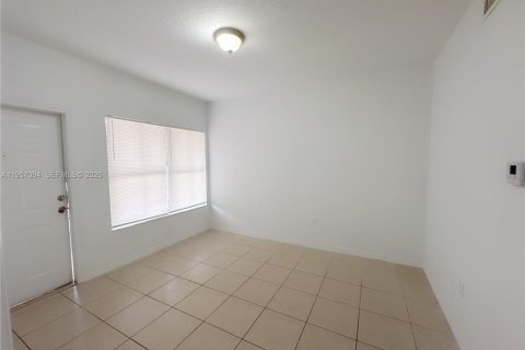 Townhouse in Florida City, Florida 4 bedrooms, 167.13 sq.m. № 2011417 - photo 14