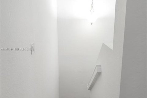 Townhouse in Florida City, Florida 4 bedrooms, 167.13 sq.m. № 2011417 - photo 30