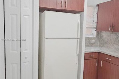 Townhouse in Florida City, Florida 4 bedrooms, 167.13 sq.m. № 2011417 - photo 12