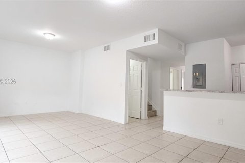 Townhouse in Florida City, Florida 4 bedrooms, 167.13 sq.m. № 2011417 - photo 10