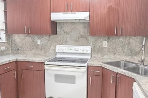 Townhouse in Florida City, Florida 4 bedrooms, 167.13 sq.m. № 2011417 - photo 7