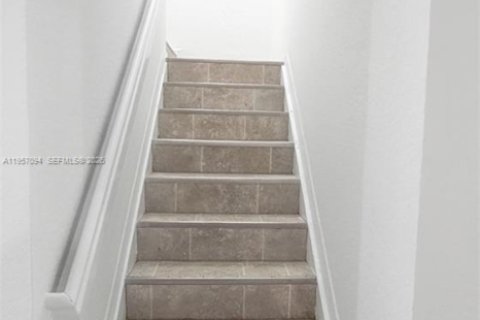 Townhouse in Florida City, Florida 4 bedrooms, 167.13 sq.m. № 2011417 - photo 29