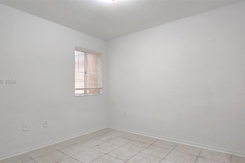 Townhouse in Florida City, Florida 4 bedrooms, 167.13 sq.m. № 2011417 - photo 20