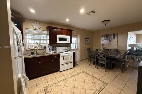 Купить виллу или дом в Майами, Флорида 5 спален, 138.61м2, № 1738769 - фото 4