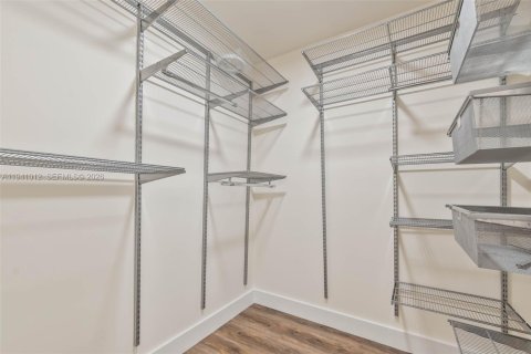 Condo in Coral Gables, Florida, 3 bedrooms  № 1998085 - photo 28