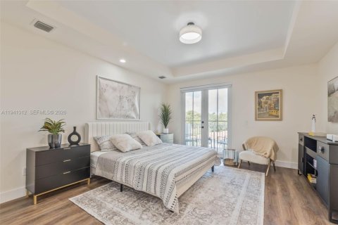 Condo in Coral Gables, Florida, 3 bedrooms  № 1998085 - photo 17