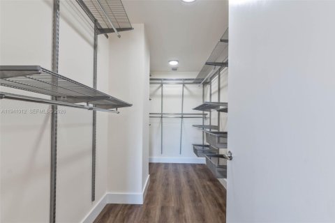 Condo in Coral Gables, Florida, 3 bedrooms  № 1998085 - photo 19