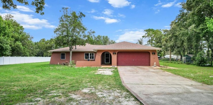Villa ou maison à Homosassa, Floride 3 chambres, 192.03 m2 № 1917309