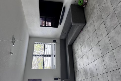 Touwnhouse à louer à Hialeah, Floride: 4 chambres, 177.26 m2 № 2030677 - photo 2