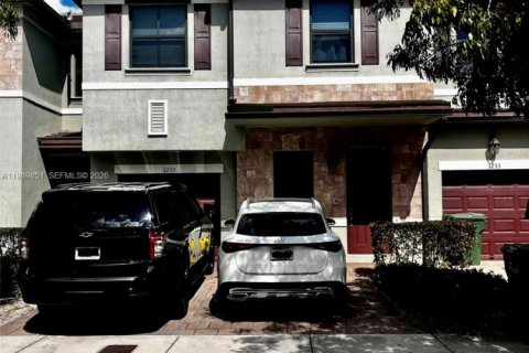 Touwnhouse à Hialeah, Floride 4 chambres, 177.26 m2 № 2030677