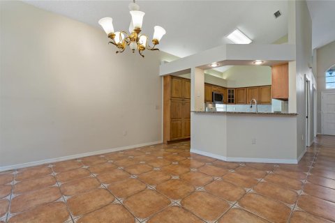 House in Tarpon Springs, Florida 2 bedrooms, 227.52 sq.m. № 1848040 - photo 11