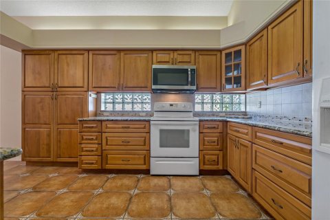 House in Tarpon Springs, Florida 2 bedrooms, 227.52 sq.m. № 1848040 - photo 14
