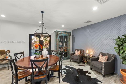 House in Pinecrest, Florida 4 bedrooms, 388.7 sq.m. № 1921781 - photo 15