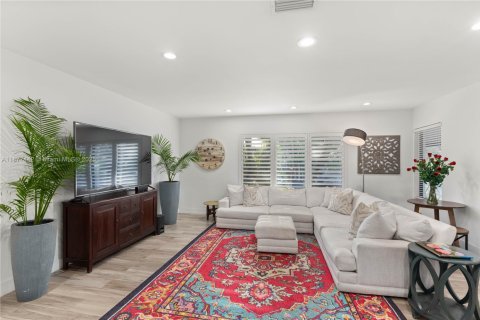 House in Pinecrest, Florida 4 bedrooms, 388.7 sq.m. № 1921781 - photo 13