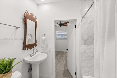 House in Pinecrest, Florida 4 bedrooms, 388.7 sq.m. № 1921781 - photo 29