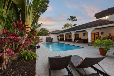 House in Pinecrest, Florida 4 bedrooms, 388.7 sq.m. № 1921781 - photo 5