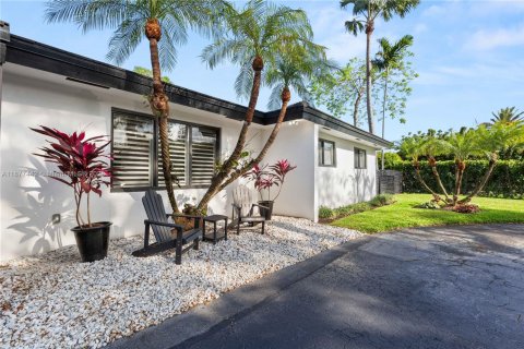 House in Pinecrest, Florida 4 bedrooms, 388.7 sq.m. № 1921781 - photo 3