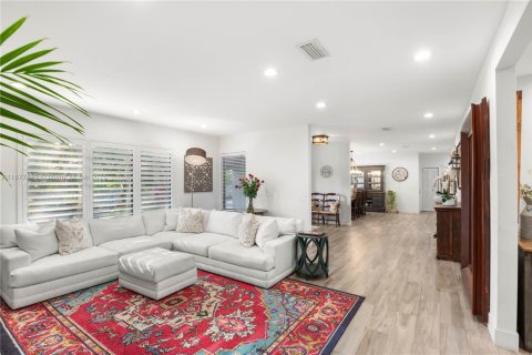 House in Pinecrest, Florida 4 bedrooms, 388.7 sq.m. № 1921781 - photo 14