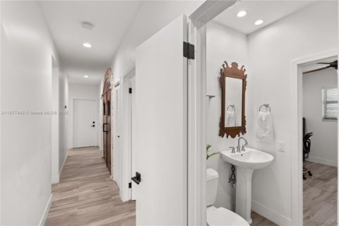 House in Pinecrest, Florida 4 bedrooms, 388.7 sq.m. № 1921781 - photo 30