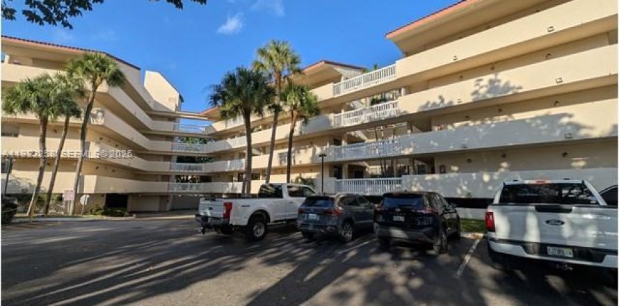 Condo in Lauderhill, Florida, 2 bedrooms  № 1991968