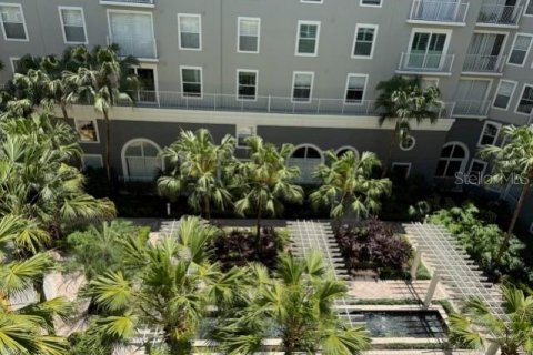 Condo in Tampa, Florida, 2 bedrooms № 2204311 - photo 3