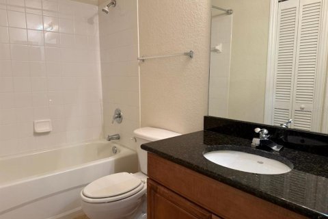 Condo in Tampa, Florida, 2 bedrooms № 2204311 - photo 11