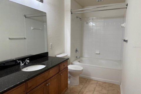 Condo in Tampa, Florida, 2 bedrooms № 2204311 - photo 9
