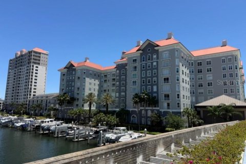 Condo in Tampa, Florida, 2 bedrooms № 2204311