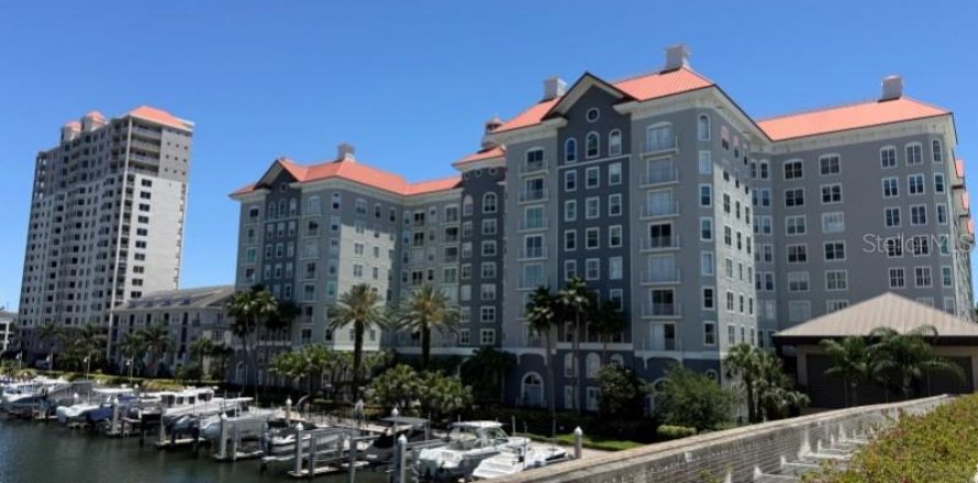 Condo in Tampa, Florida, 2 bedrooms № 2204311