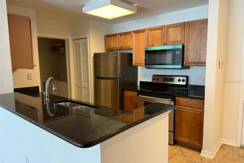 Condo in Tampa, Florida, 2 bedrooms № 2204311 - photo 6