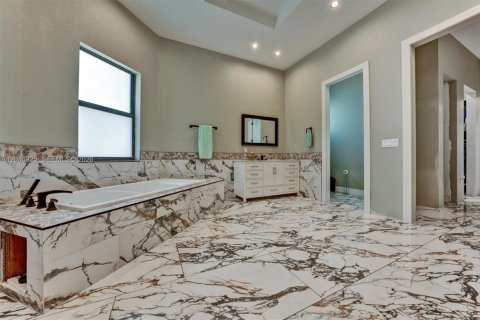 Villa ou maison à vendre à Loxahatchee Groves, Floride: 5 chambres, 424.38 m2 № 2253972 - photo 23