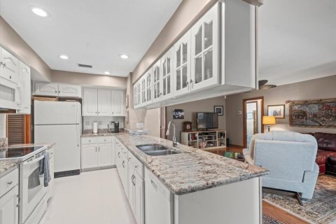House in Tampa, Florida 4 bedrooms, 201.51 sq.m. № 1884855 - photo 13