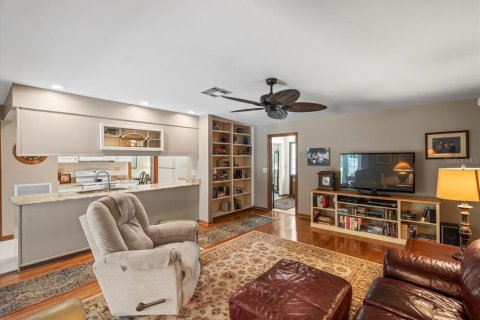 House in Tampa, Florida 4 bedrooms, 201.51 sq.m. № 1884855 - photo 26