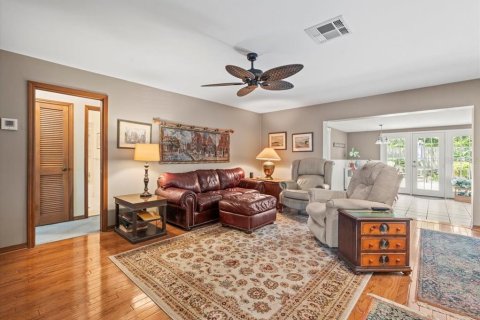 House in Tampa, Florida 4 bedrooms, 201.51 sq.m. № 1884855 - photo 24
