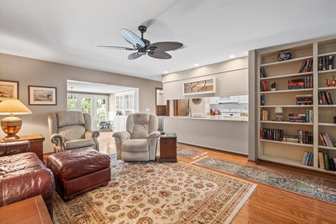 House in Tampa, Florida 4 bedrooms, 201.51 sq.m. № 1884855 - photo 25