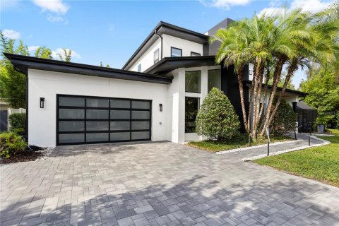 House in Winter Park, Florida 5 bedrooms, 314.2 sq.m. № 2107390 - photo 6