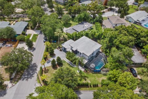 House in Winter Park, Florida 5 bedrooms, 314.2 sq.m. № 2107390 - photo 14