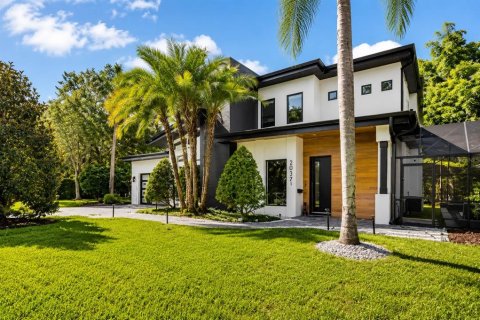 House in Winter Park, Florida 5 bedrooms, 314.2 sq.m. № 2107390 - photo 2