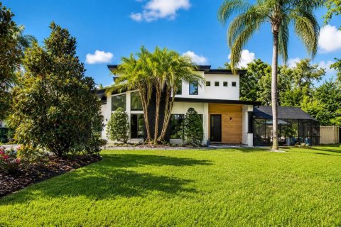 House in Winter Park, Florida 5 bedrooms, 314.2 sq.m. № 2107390 - photo 3