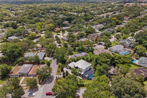 House in Winter Park, Florida 5 bedrooms, 314.2 sq.m. № 2107390 - photo 15