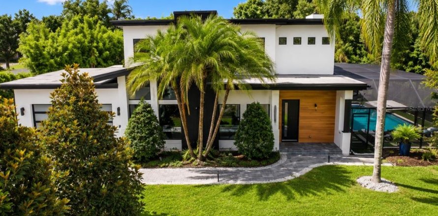 House in Winter Park, Florida 5 bedrooms, 314.2 sq.m. № 2107390